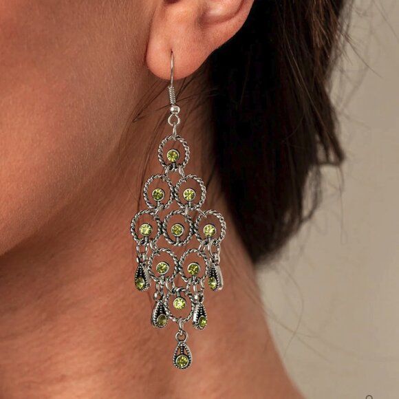 Paparazzi Jewelry Accessories - Chandelier Cameo - Green Earrings - Vintage - Picture 1 of 4